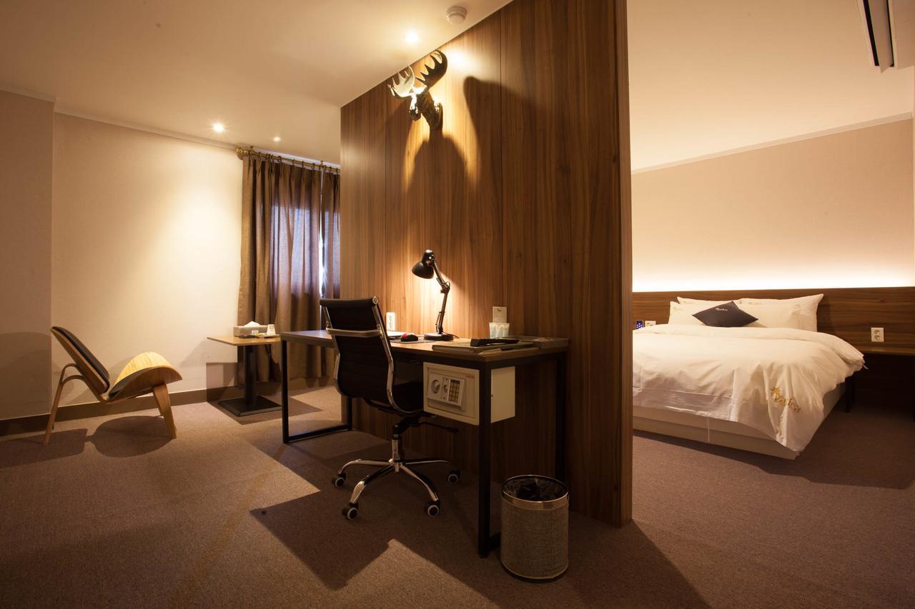 Centralperson Pyeongtaek Hotel Bagian luar foto