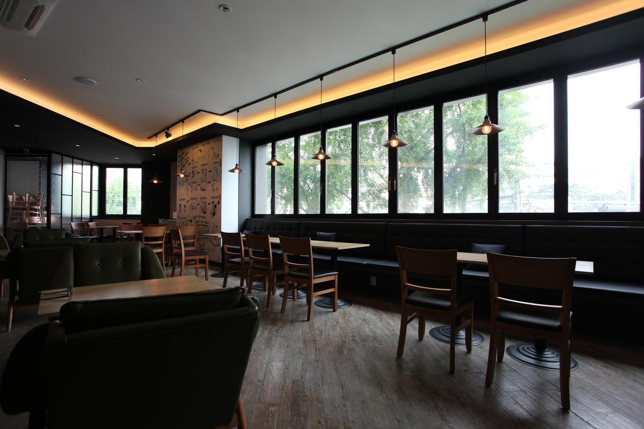 Centralperson Pyeongtaek Hotel Bagian luar foto