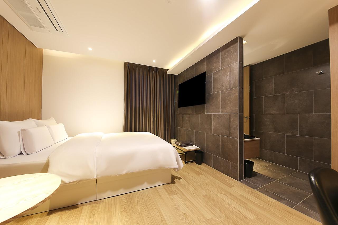 Centralperson Pyeongtaek Hotel Bagian luar foto