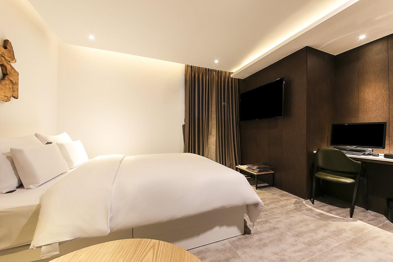 Centralperson Pyeongtaek Hotel Bagian luar foto