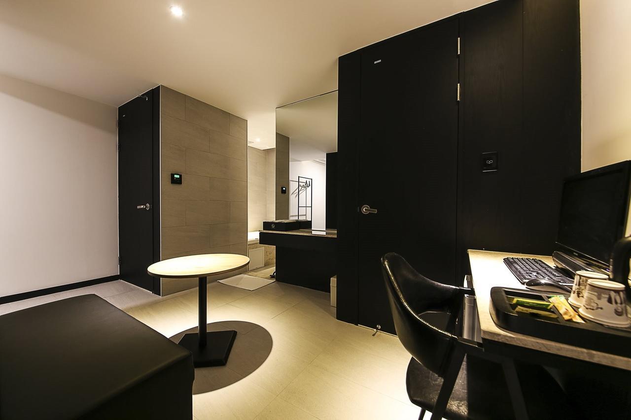 Centralperson Pyeongtaek Hotel Bagian luar foto