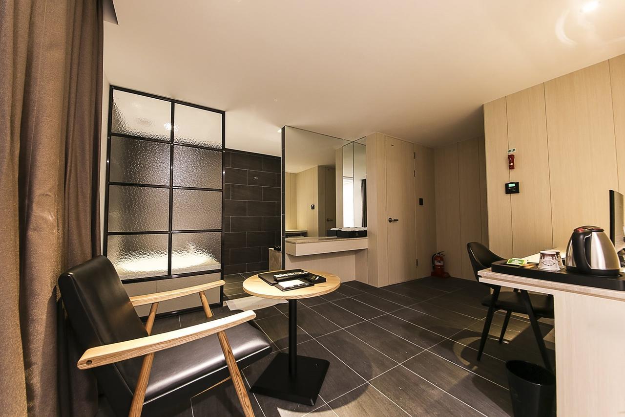 Centralperson Pyeongtaek Hotel Bagian luar foto
